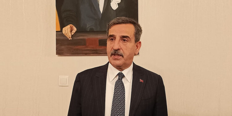 Kamu görevlileri hedeflenen enflasyonun altında ücret artışı alacak