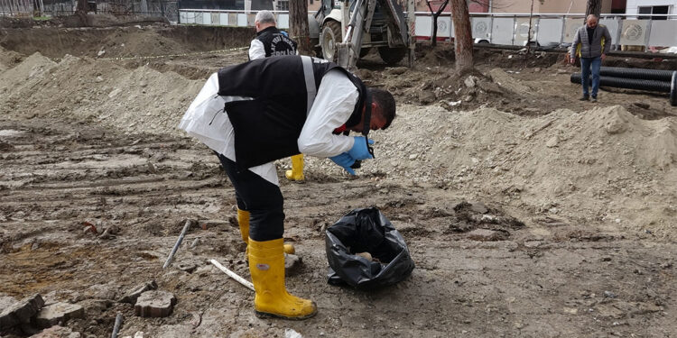 Kanalizasyon kazısında insan kemikleri bulundu