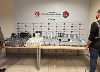 Kapıkule'de 1526 kaçak cep telefonu ele geçirildi
