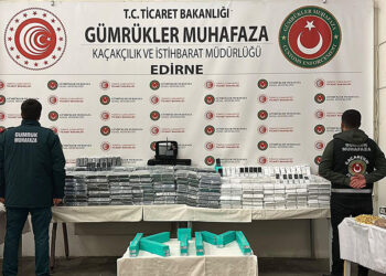 Kapıkule'de kaçak elektronik sigara cep telefonu ve ilaç ele geçirildi