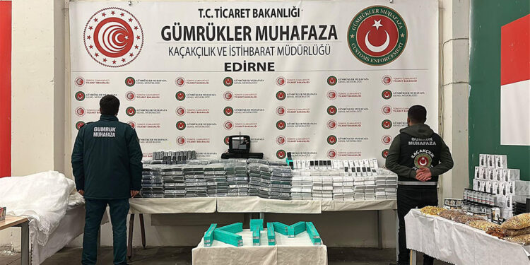 Kapıkule'de kaçak elektronik sigara cep telefonu ve ilaç ele geçirildi