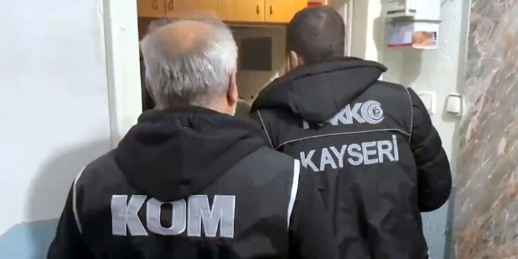 Hücre-6 Operasyonu'nda 19 şüpheli yakalandı