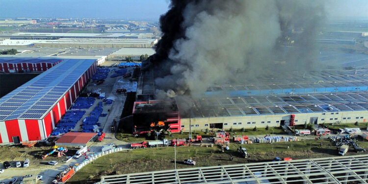Kırklareli'de oyuncak fabrikasında yangın
