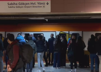 Kadıköy- Sabiha Gökçen Havalimanı metro hattında elektrikler kesildi