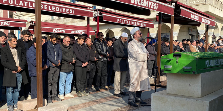 Kanalizasyon kazısındaki göçükte ölen 2 işçi toprağa verildi