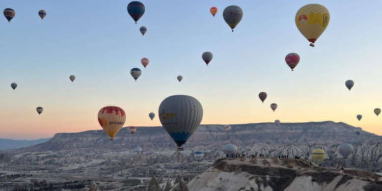 Kapadokya'da 2024 yılında 770 bin turist sıcak hava balonuyla uçtu
