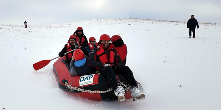 Karda rafting heyecanı