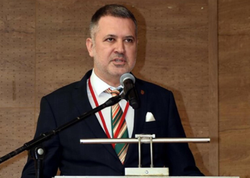 Karşıyaka'da şok: Başkan İlker Ergüllü istifa etti