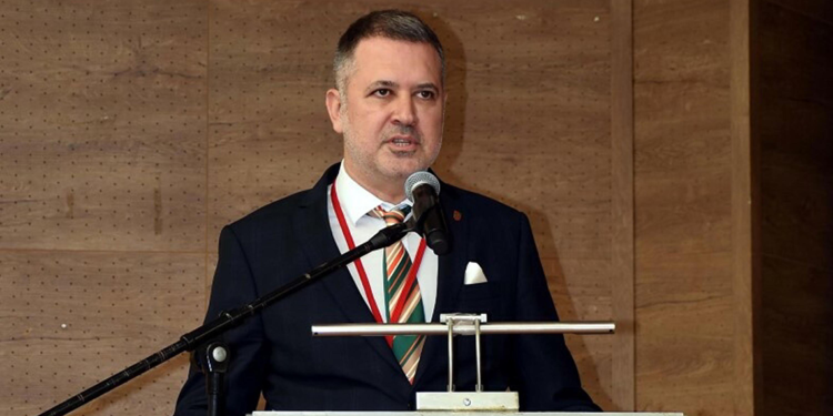 Karşıyaka'da şok: Başkan İlker Ergüllü istifa etti