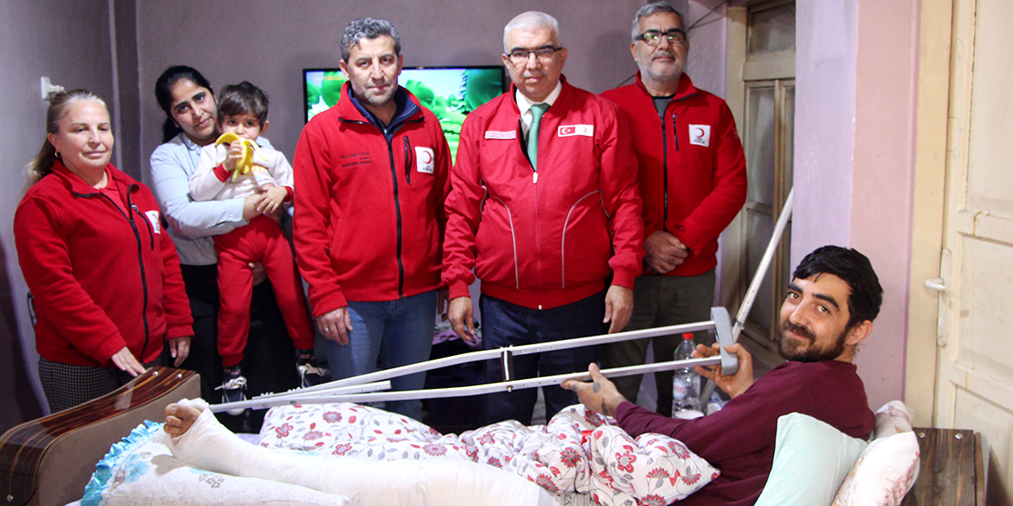 Kazada yaralanan kuryenin ailesine yardım eli uzandı