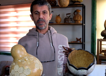 Kendi yetiştirdiği su kabakları ile hayvan figürleri yapıyor