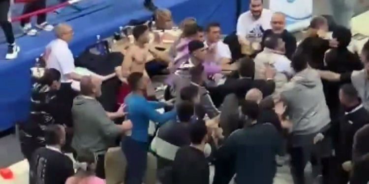 Kick boks şampiyonasında kavga: 4 yaralı, 5 gözaltı