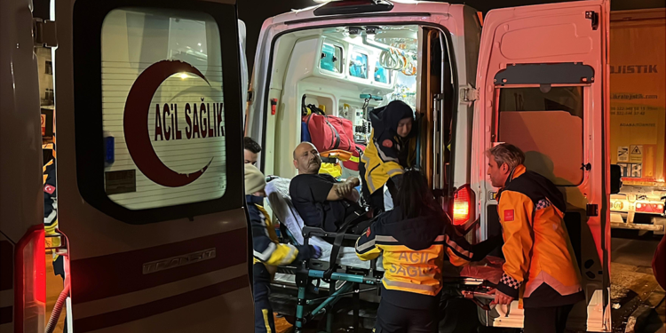 Kocaeli'de akaryakıt dolum terminalinde parlama; 4 işçi yaralandı