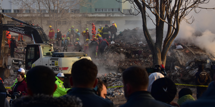 Konya'da bina göçmesiyle ilgili 4 kişi gözaltına alındı
