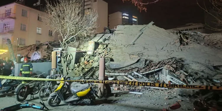 Konya'da çöken bina ile ilgili soruşturma başlatıldı