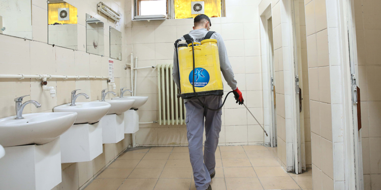 Küçükçekmece'de okullarda ilaçlama ve dezenfeksiyon çalışması yapıldı