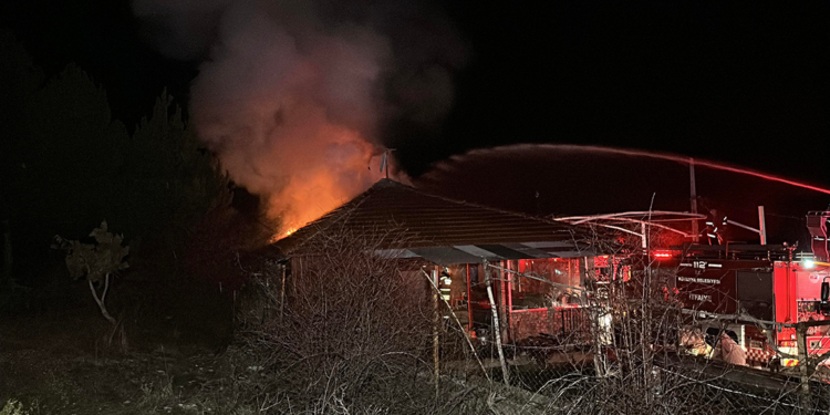 Kütahya'da çiftlik evindeki yangın söndürüldü