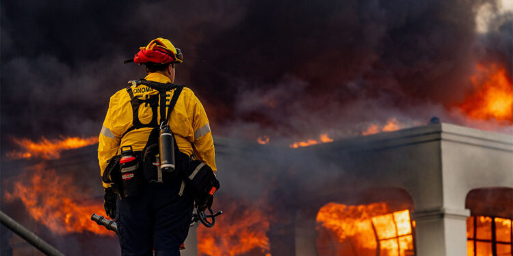 Los Angeles'taki yangında 5 kişi hayatını kaybetti