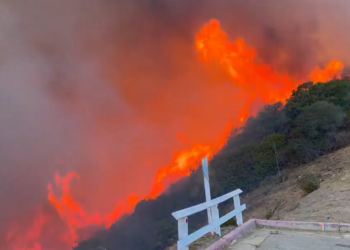 Los Angeles yangınına müdahale eden uçak drone ile çarpıştı