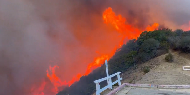Los Angeles yangınına müdahale eden uçak drone ile çarpıştı