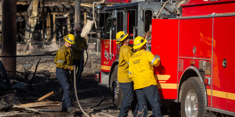 Los Angeles'taki orman yangınları için 'Santa Ana' uyarısı