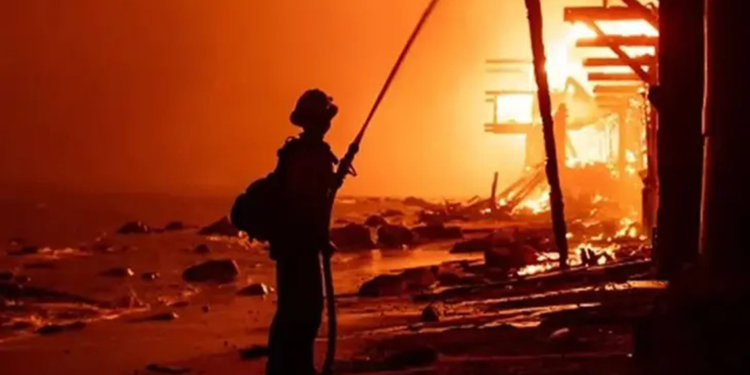 Los Angeles'taki yangında ölü sayısı 27'ye yükseldi