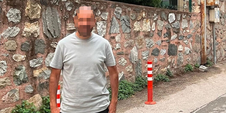 Mağdur olarak geldiği duruşma öncesi eşinin avukatını dövdü