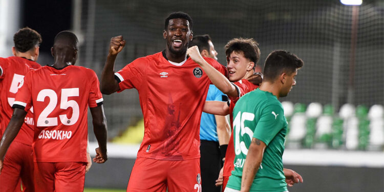 Manisa Futbol Kulübü'nde iki ayrılık