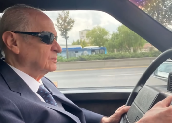 MHP, Bahçeli'nin Ferdi Tayfur'u dinlediği anları paylaştı