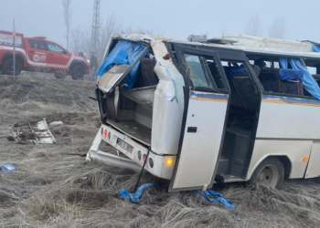Malatya'da midibüs devrildi: 16 yaralı