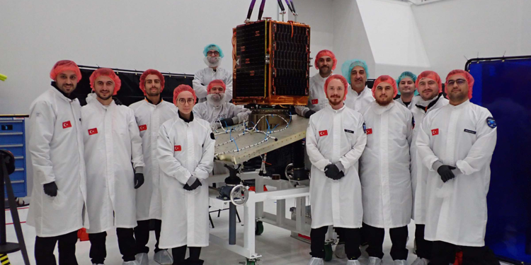 Milli uydu Fergani Uzayda