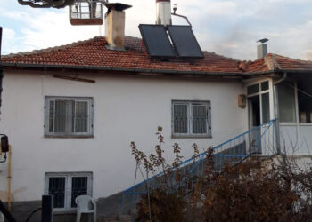 Neşet Ertaş'ın kız kardeşinin evi yandı