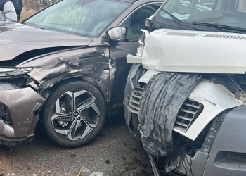 Okul servis minibüsü ile cip çarpıştı: 4 yaralı
