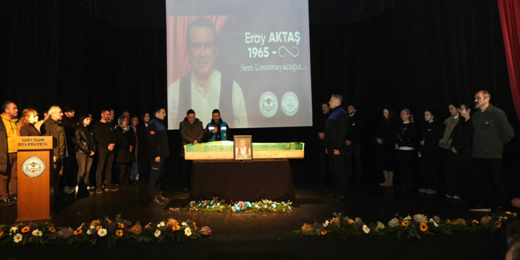 Organları bağışlanan tiyatro sanatçısı Eray Aktaş, toprağa verildi