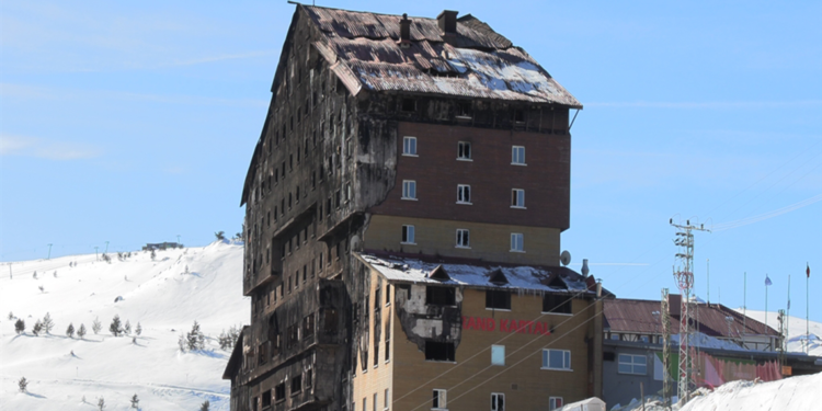 Otel yangını soruşturmasında gözaltına alınan kat görevlisi serbest
