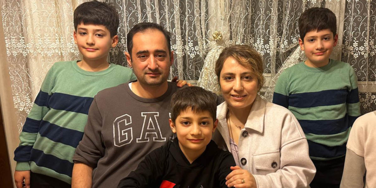 Otel yangınında ölen Vedat, ikizinin yanında toprağa verildi