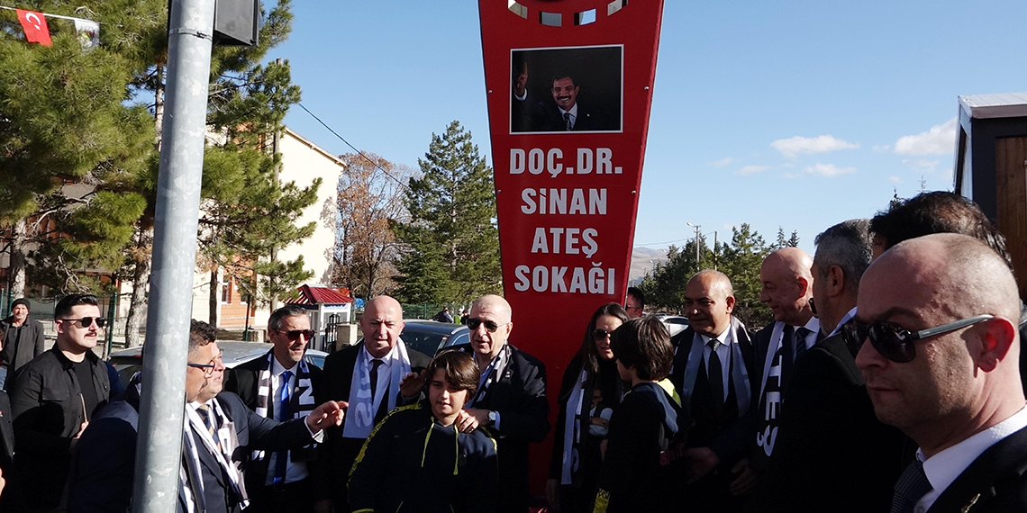 Özdağ, adı Sinan Ateş olarak değiştirilen caddenin açılışına katıldı