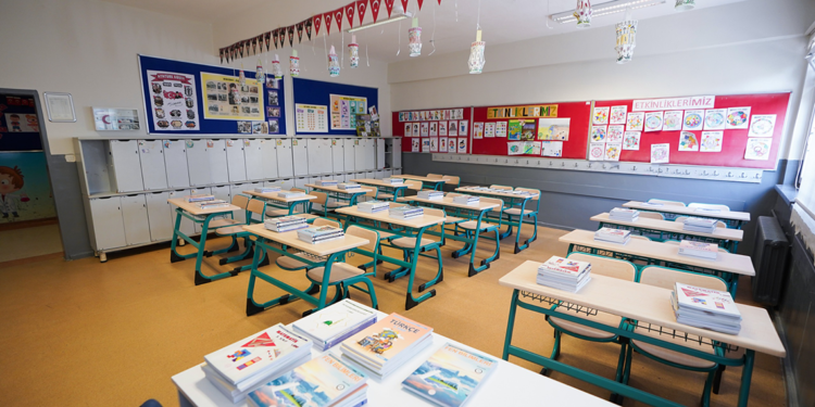 Özel okullarda ders kitapları ücretsiz olacak