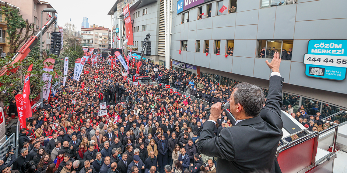 Özgür Özel, Beşiktaş Belediyesi Halk Buluşması'na katıldı