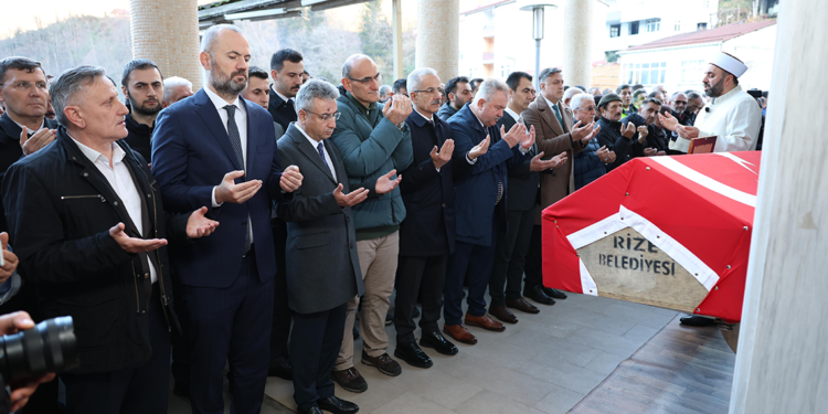 PTT saldırısında hayatını kaybeden 2 kişi toprağa verildi