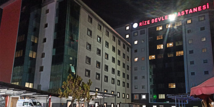 Kız yurdunda kalan 6 öğrenci sipariş ettikleri yemekten zehirledi