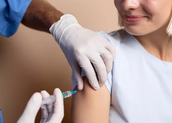 Rahim ağzı kanserinin koruyucusu: HPV aşısı