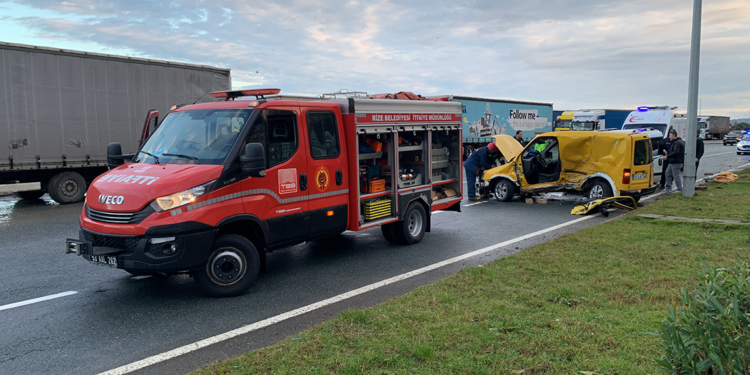 Rize sahil yolunda kaza; 2 yaralı