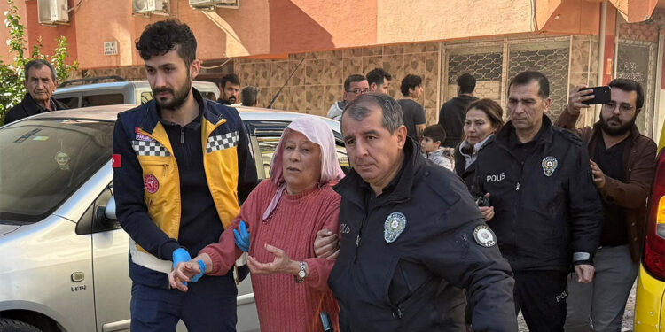 Mahalle'de panik; Saç spreyi kutuları patladı