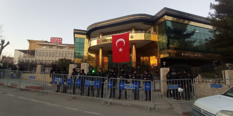 Siirt Belediye Başkanı görevden uzaklaştırıldı