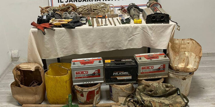 Başhöyük Tümülüsü'nde define arayan 4 kişi yakalandı