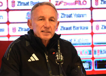Topu rakibe verdik ama kazandık