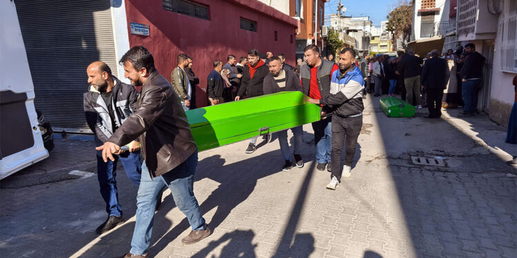 Adana'da kömür sobasından sızan gazdan zehirlenen çift hayatını kaybetti
