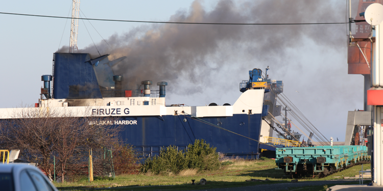 Samsun'da kuru yük gemisinde yangın