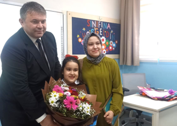 Şehit kızının ilk karne heyecanı